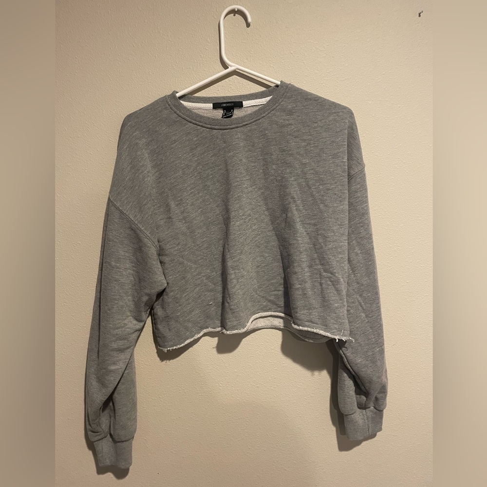 Grey cropped crew neck